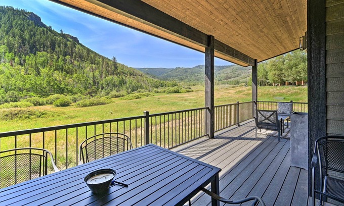 Oak Creek Casa | Mountain-View Oak Creek Paradise w/ Hot Tub!