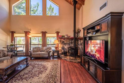 Oakhurst Casa | Mountain View Playhouse Near Yosemite & Bass Lake