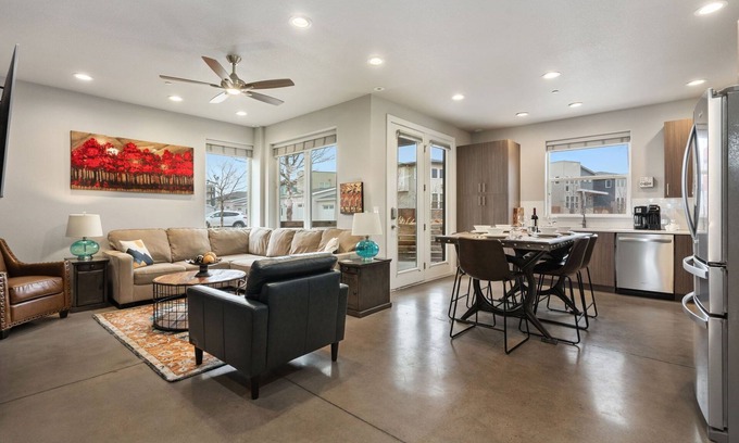 Old Town North Casa | Mountain View Retreat – Perfect for Groups!