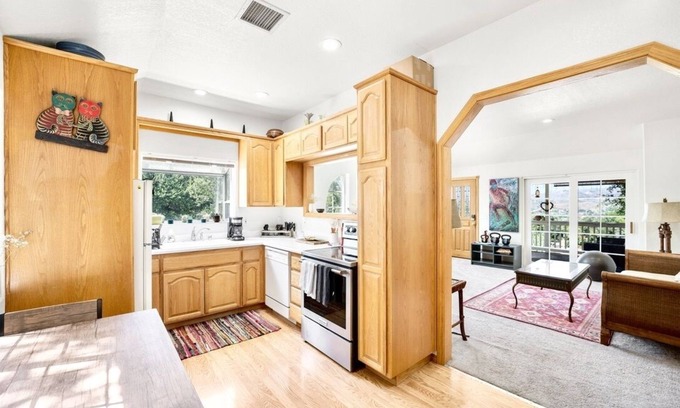 Simi Valley Casa | Mountain View Retreat in the Heart of Simi Valley!