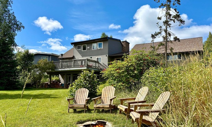 Spenard Casa | Mountain View Retreat with Deck, Yard, Lake, & Fire Pit