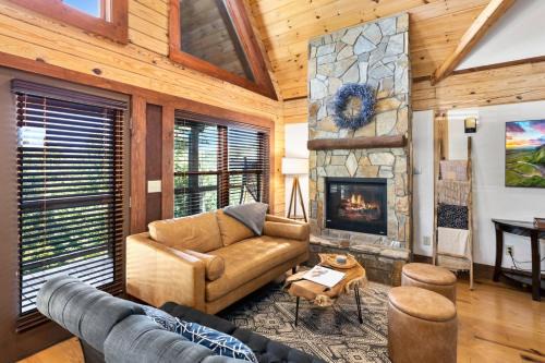 Lenoir Casa | Mountain View Retreat