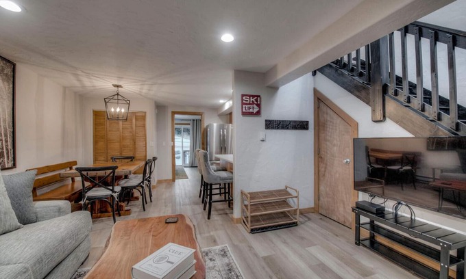 Dunkin Hill Casa | Mountain view ski townhouse