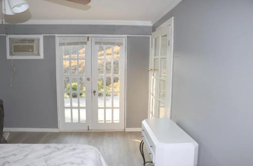 Hemet Casa | Mountain View Studio