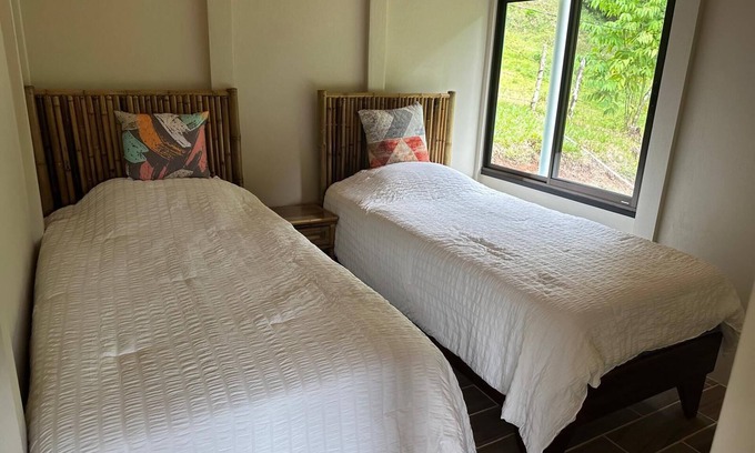 Legua Villa | Refugio Tranquilo en la Jungla con Vistas al Océano y Piscina Privada