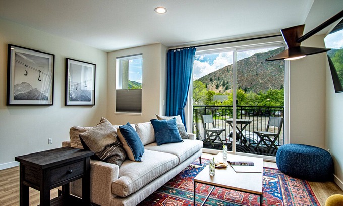 Hailey Condominio | Mountain View Villa - Lux 3BD w/Roof Terrace - Downtown Hailey