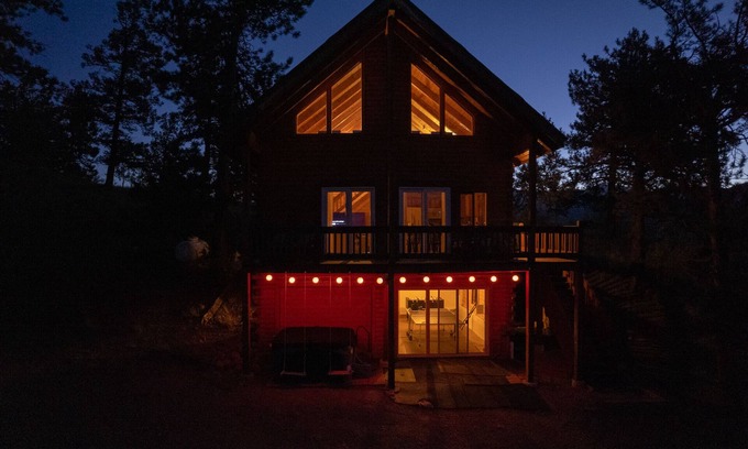 Cripple Creek Cabina | Mountain Views - 3BR Cabin, Pet-Friendly, Hot Tub!