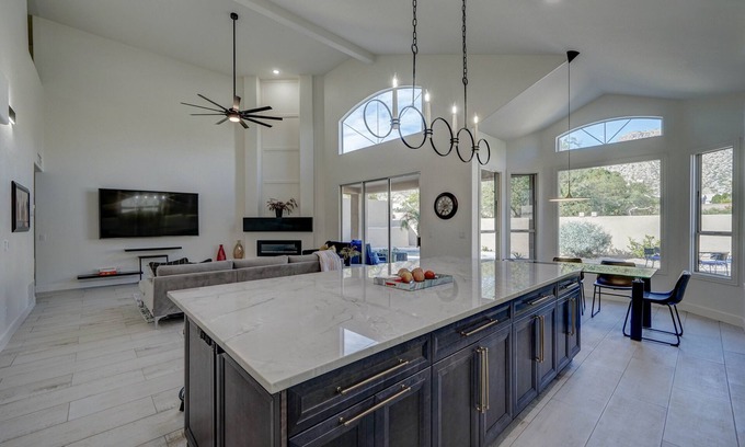 Camelot Ridge Casa | Mountain Views Heated Pool Hicking Trailheads 5 Beds 3 Baths Full Remodel Golf