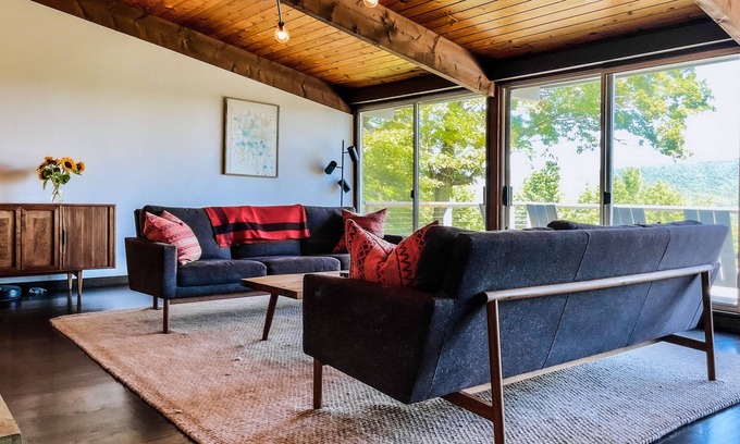Weston Casa | Mountain views, Midcentury Modern with hottub, fireplaces, on 10 acres.