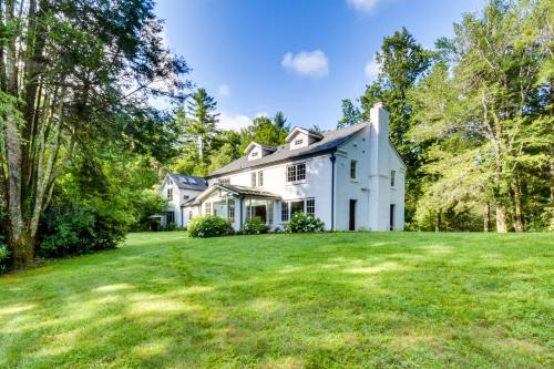 Highlands Casa | Mountain Views Modern Mansion in Highlands!