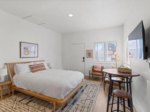 Northeast Colorado Springs Apartamento | Mountain Views, Rainfall Shower, Studio Apartment