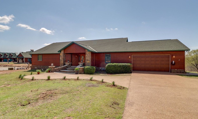 Fairfield Bay Casa | Mountain Views + Shared Pool: Ozarks Family Home