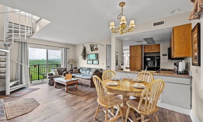 Gatlinburg - Pigeon Forge Apartamento | Mountain Views Sleeps 6 Heated Pool Hot Tub