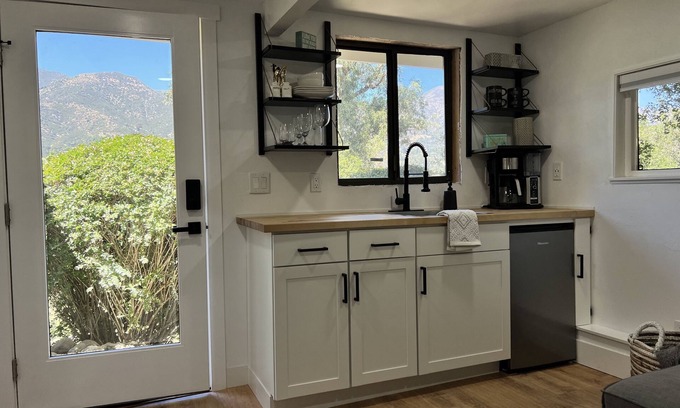 Montecito Apartamento | Mountain Views/Studio in Montecito. 7-10 min to beach or downtown SB