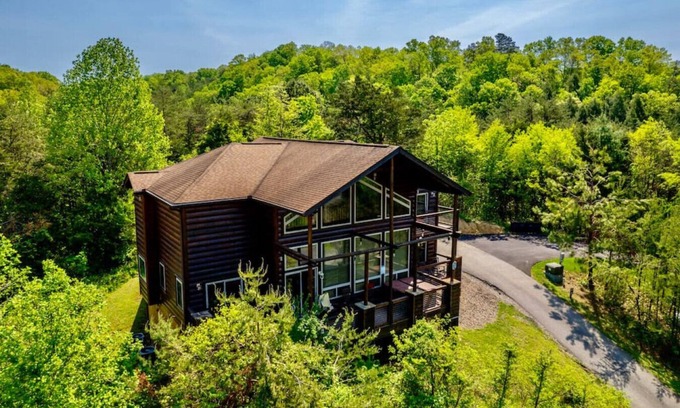 Gatlinburg - Pigeon Forge Cabina | Montañas, películas y más - Nuevo Reno ~ 3 Reyes ~ Privado ~ Teatro ~ A + Vistas y ubicación