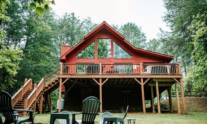 Murphy Casa | Mountains Rest: 2BR Cabin w/ Fire Pit + Mountain Views