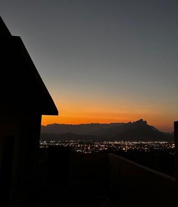 Al Hamra Chalet De Esquí | mountains view chale