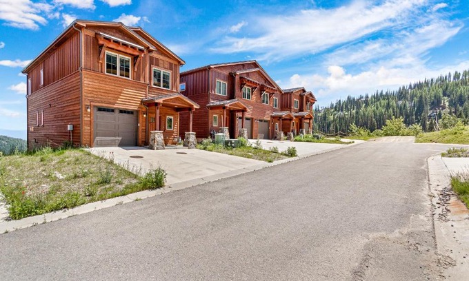 Sandpoint Casa | Mountainside Chalet