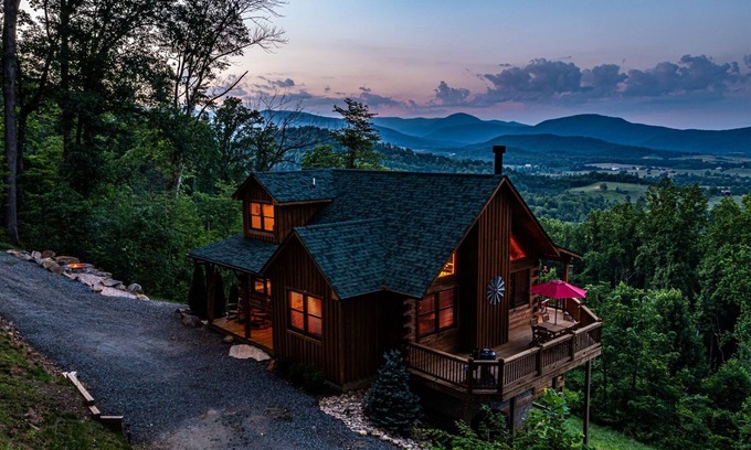 Stanardsville Cabina | Mountainside Retreat | 2 Bed, 2 Bath