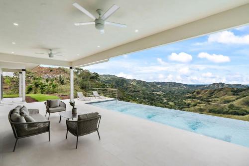 Coco Casa | Mountaintop 4-Bedroom with Pool Huge Views