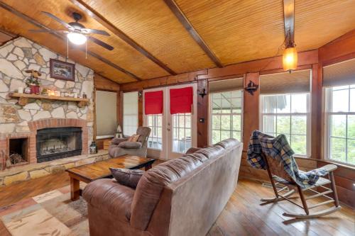 Ellijay Casa | Mountaintop Ellijay Cabin with Private Hot Tub