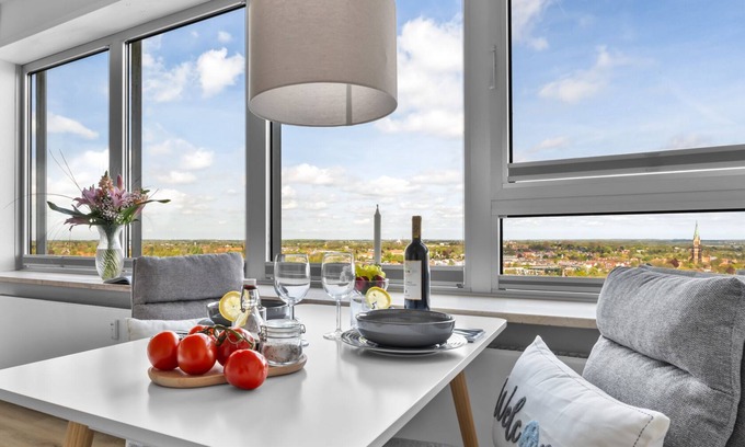 Schleswig Apartamento | Möwenblick in the Wikingturm - directly on the water, view of the Schlei, 24th floor, shower room