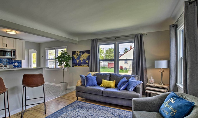 Hiawatha Casa | Mpls Duplex w/ WiFi & Kitchen: 5 Mi to Dtwn!