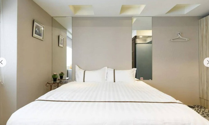 Zhongshan Apartamento | 【MRT 5 Bedrooms Apartment in center of Taipei】MRT in 1 min . Monthly stay only.
