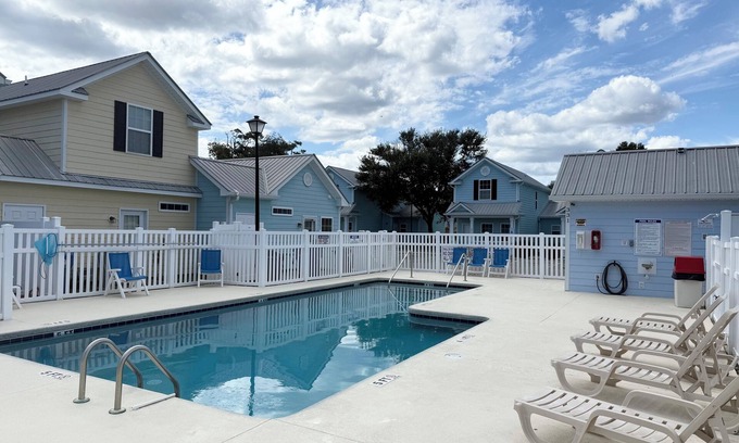 Myrtle Beach Cabaña | MRV28, cabaña de 2 dormitorios en Myrtle Beach, a 1 cuadra de la playa.