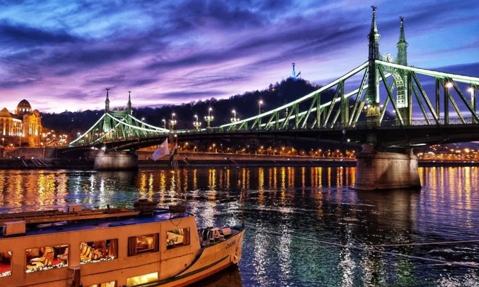 Vienna Alquiler De Eote | Ms Diana Hotel - Cruises