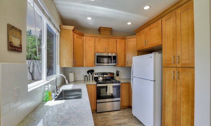 Carmine - Parkmont Casa | MSP2: Remodeled Executive 4 bd/3 ba Home easy access to 68O, 1O1, 88O Fwys