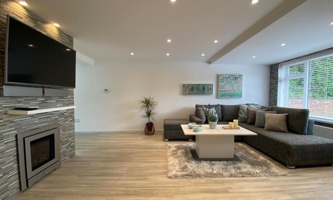 Kidlington Casa | Msquared Villa, Modern 3-Bedroom House, 3 Parking Spaces