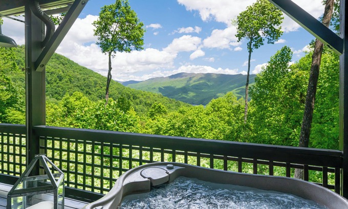 Laurel Ridge Apartamento | Mt. Admirals Retreat ~ Mountain-LakeViews,HotTub-FirePit-Hiking-Biking-HypoDogs