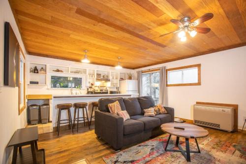 Kings Beach Casa | Mt Airy Cottage Walk to Beach