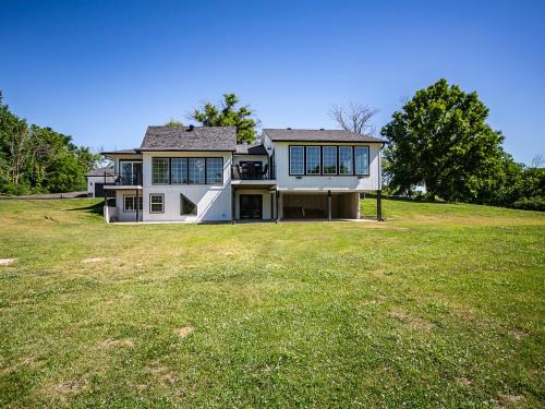 Liberty Casa | MT House Luxury Private Estate Experience 5 Acres 20 Min KCI Downtown KC