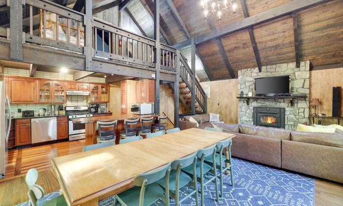 Pocono Pines Cabina | ⛰⛵️⛱Mt. Maplewood Lodge❤️Seasonal Specials ☆Poconos☆Cabin☆Hot⛷Tub☆Game Room☆