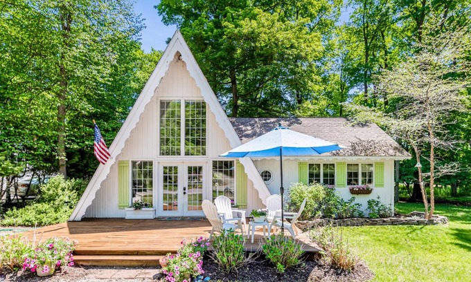 Charlevoix Casa | Mt McSauba A Frame Cottage