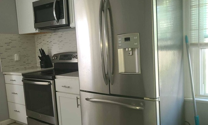 North Side Apartamento | MT. Vernon 2nd floor Global Retreat Cozy 2-bedroom with AC, WiFi