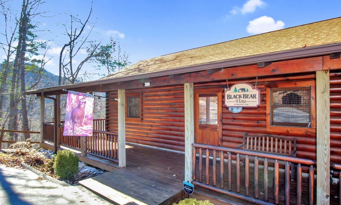 Vein Mountain Cabina | Mtn cabin with views! Short drive to Asheville, Chimney Rock, and Lake James!