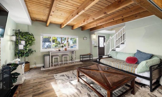West University Casa | City/Mtn view, 2100sqft House, Ski Tahoe 35min