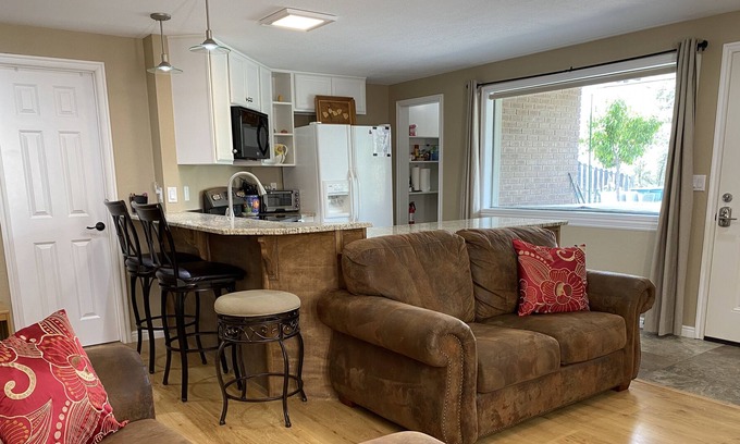 Holladay Casa | NUEVO MTN APT, tranquilo, espacioso, limpio, jacuzzi / vistas / parrilla / chimenea / patio privado