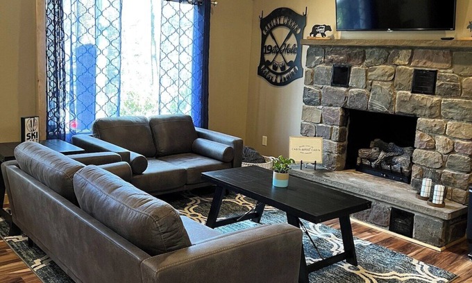 Tannersville Casa | Mtn Rd Cottage -HOT TUB-Close 2 Camelback/Shopping