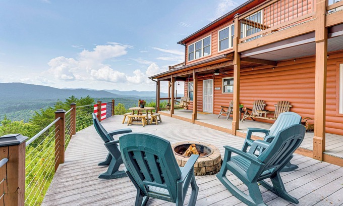 Murphy Cabina | Mtn-View Cabin: Deck & Pets Welcome in Murphy