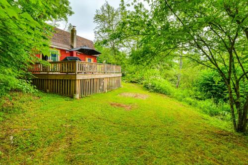 Long Eddy Casa | Mtn-View Deck and Grill Creekside Catskills Cabin!