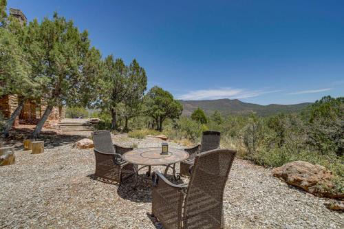 Pine Casa | Mtn-View Deck at Home 7 Mi to Tonto Natural Bridge