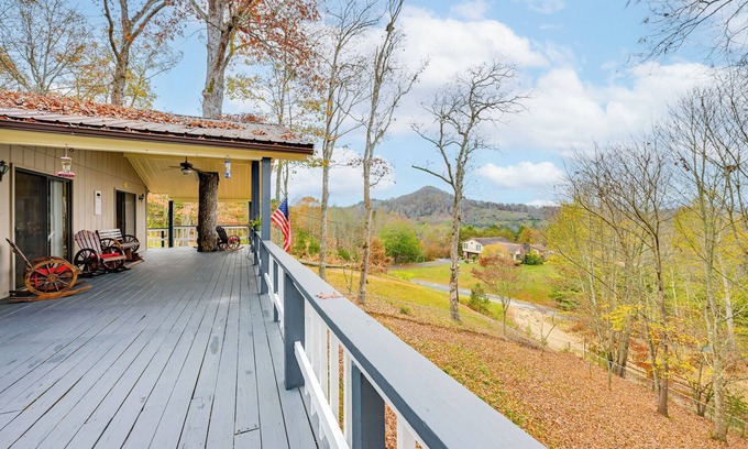 Franklin Casa | Mtn-View Home w/ Game Room in Franklin!