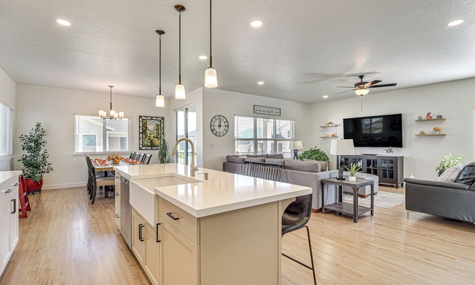 Herriman Casa | Mtn-View Utah Gem w/Home Office