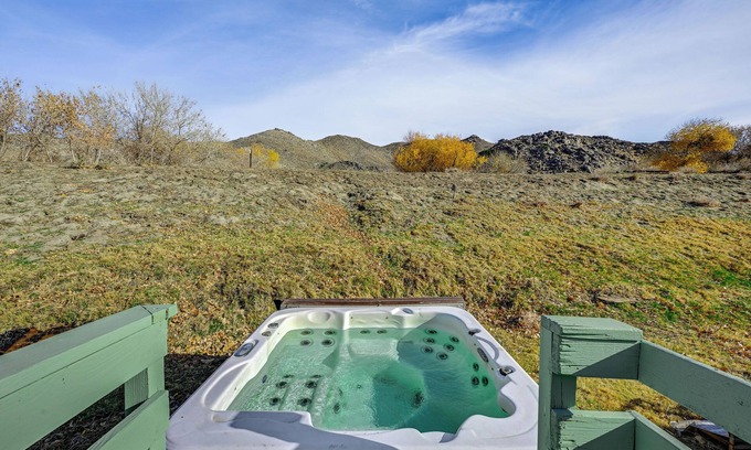Weldon Casa | Mtn-View Weldon Home: Walk to Pacific Crest Trail