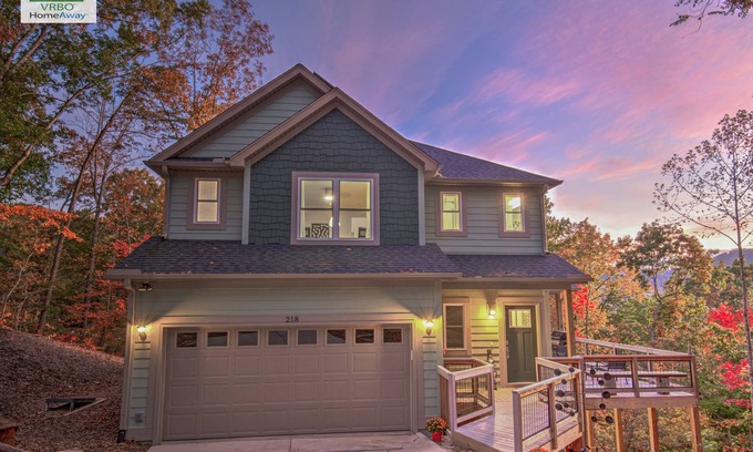 Skyland Casa | Asheville "Stay in style" NUEVA casa, vecindario tranquilo, a 10 minutos del centro de la ciudad.