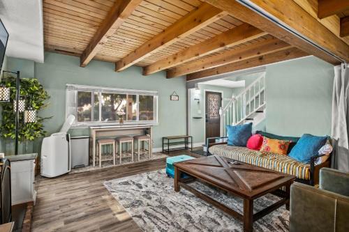 West University Casa | MtnCity Views 4BR Firepit FamilyRetreat NearUNR